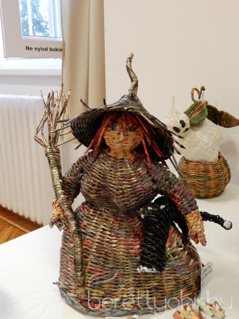 A berettyóújfalui papírfonó kör kiállítása 03